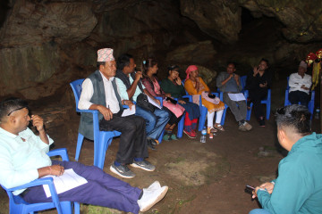 सिद्धगुफाभित्र बन्दीपुर गाउँपालिकाको कार्यपालिका बैठक