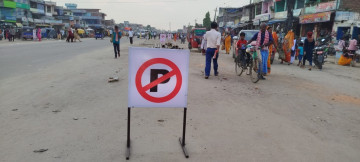 ... अनि हाटबजार हटाएर लेखियो 'नो पार्किङ'