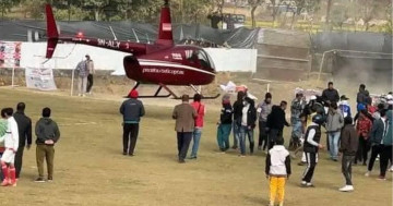 स्याङ्जामा फुटबल खेलिरहेको ठाउँमा हेलिकोप्टर ‘ल्यान्ड’, पाइलट र यात्रुमाथि कुटपिट
