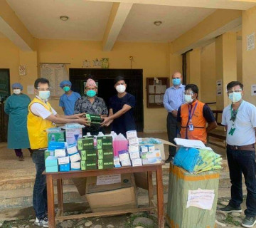 लायन्स क्लब नेपाल हाइलाइटद्वारा धादिङमा स्वास्थ्य सामग्री वितरण