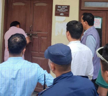 हेटौँडामा मेयर माग्दै कांग्रेस कार्यालयमा तालाबन्दी, सभापतिले दिए कारबाहीको चेतावनी
