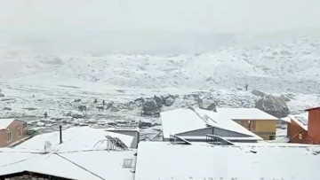 खुम्बुमा असामान्य मौसमी परिवर्तन, असोजमै हिमपात