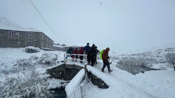 अन्नपूर्ण आधार शिविर क्षेत्रमा सुरक्षाकर्मीको टोली परिचालन