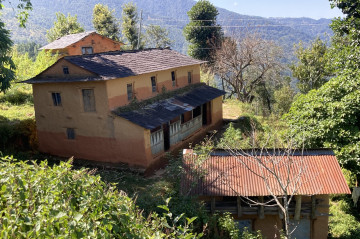 थपिँदैछ विकास, तर रित्तिँदै बस्ती