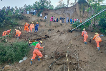 हिमाचलमा भूस्खलनको भग्नावशेष बसमा ठोक्किँदा १५ जनाको निधन