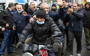 अमेरिकी हमलाको पर्वाह नगरी इरानी राष्ट्रपति जनतासँगै सडकमा