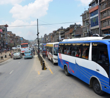 चुनावमा गाउँ फर्कनेको चापले अरनिको राजमार्गमा घण्टौँ जाम