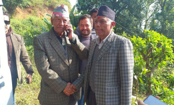 मतदान स्थलमा नारायण र अर्जुननरसिंहबीच जम्काभेट, एकअर्कालाई दिए जितको शुभकामना 