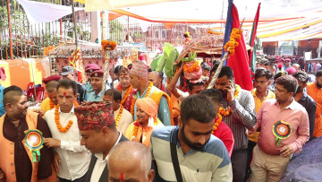 जनकपुरधाममा यसरी भित्र्याइयो फूलपाती (भिडियो)