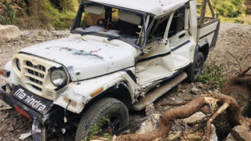 गुडिरहेको जिपमाथि ढुङ्गा खस्दा दुई जना घाइते