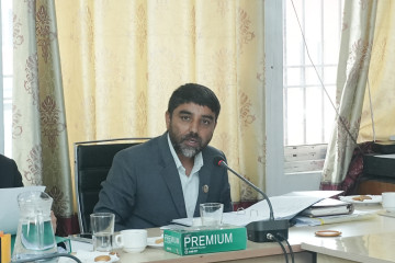 सुनुवाइ सार्न माग गर्ने विपक्षीलाई रास्वपा सांसदले भने– उजुरी सरसर्ती पढ्ने हो, कण्ठस्थ गर्ने होइन