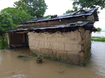 बाढीका कारण कैलालीको भजनीका अधिकांश क्षेत्र डुबानमा