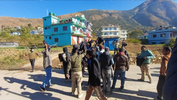 जनार्दन शर्मालाई गृहजिल्लामै कालो झण्डा