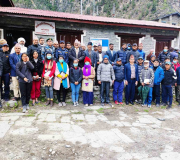 दुई दिन पैदल हिँडेर मतदान केन्द्रमा पुगे सुरक्षाकर्मी र कर्मचारी