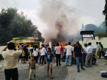कर्णालीमा जेन–जी आन्दोलन :  दलका पार्टी कार्यालय,  नेताका घरदेखि सरकारी अड्डा ध्वस्त