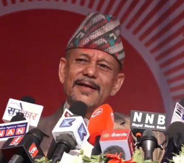 केशव स्थापितको टिप्पणी-  प्रतिस्पर्धी उम्मेदवार घुम्टो ओढेर कता हराउनुभयो ?
