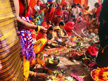मिथिलाञ्चलका शक्तिपीठमा खोइँछा र लड्डु चढाउने भक्तजनको भीड
