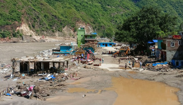 बाढीपहिरोको एक हप्तापछि मन्त्रीहरू प्रभावित क्षेत्रमा