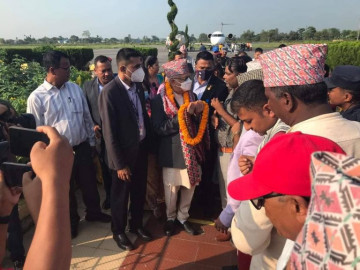 चुनावी प्रचारका लागि एमाले अध्यक्ष ओली झापामा  
