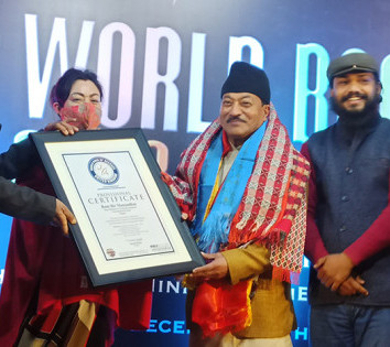 राज्यमन्त्री मानन्धरलाई विश्व कीर्तिमानीको प्रमाणपत्र
