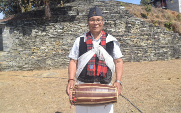 बुढ्यौलीमा मौलिक भाकाको संरक्षणमा जुटेका लालबहादुर