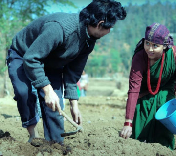  विदेशिएका युवाको कथामा 'लालुमै'