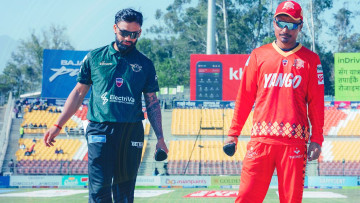 पोखराविरुद्ध बलिङ गर्दै लुम्बिनी