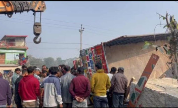 मोरङको बुढीगंगामा ट्रक पल्टिएर किच्दा तीन बालबालिकाको मृत्यु