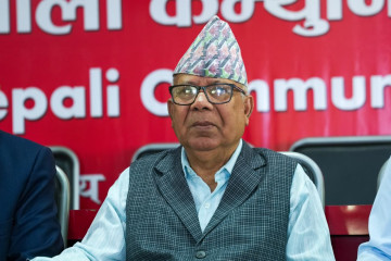 श्रम क्षेत्रका समस्या समाधानको अगुवाइ मजदुर संगठनले गर्नुपर्छ : माधव नेपाल