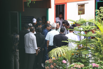 माधव नेपालको मुद्दामा थुनछेक बहस सुरु, प्रांगणमै प्रत्यक्ष प्रसारण (तस्वीरहरू)