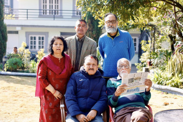 दाइ रामशरण महतको आर्शिवाद लिएर मनोनयनमा हिँडे भाइ प्रकाशशरण महत