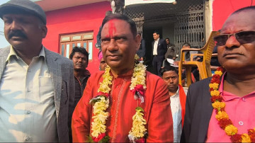 सिरहा ४ मा पूर्वमन्त्री महतोले गराए उम्मेदवारी दर्ता 