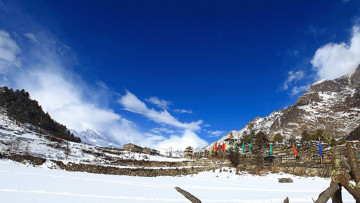 मनास्लु क्षेत्रमा टाउकोमा ढुङ्गाले लागेर घाइते भएका पर्यटक दुई दिनदेखि उद्धारको पर्खाइमा