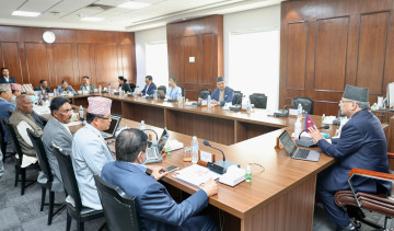 प्रधानमन्त्री तथा मन्त्रिपरिषद् सदस्यको एक महिनाको पारिश्रमिक भूकम्पपीडितलाई