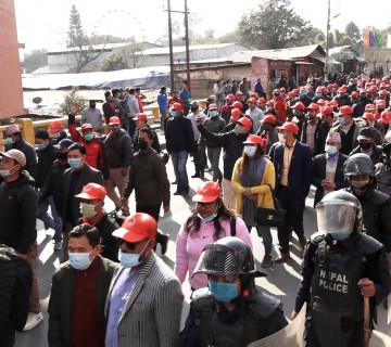 मार्चपासमा ओलीपक्षीय युवाको नारा : केपी ओली आई लभ यू [फोटो फिचर]