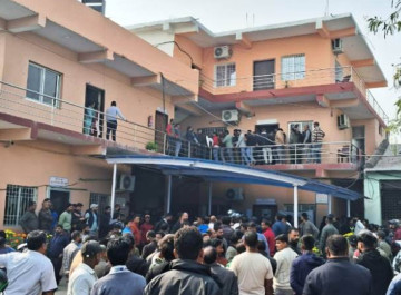 वीरगन्ज महानगरपालिकामा मेयर र उपमेयरका कार्यकर्ताबीच कुटाकुट (भिडियो)
