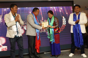 म्हेन्दोमाया गायिका पाख्रिन सम्मानित 