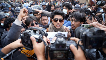 प्रधानमन्त्रीको राजीनामा माग्दै माइतीघरमा प्रदर्शन (तस्वीरहरू)