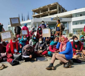 तलब नपाएपछि मनमोहन अस्पतालका कर्मचारी आन्दोलित