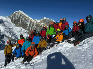 उच्च भू–भाग खोज तथा उद्धार तालिम टोलीद्वारा चुलु फार इस्ट हिमाल आरोहण