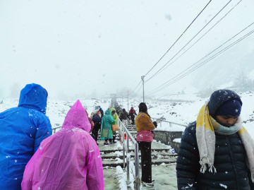हिमपात: आरोहण दल र पदयात्रीहरूलाई सतर्क रहन पर्वतारोहण संघको आग्रह