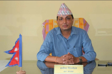 हेटौँडाका वडाध्यक्षमाथि कार्यकक्षमै कुटपिट, लामा फरार