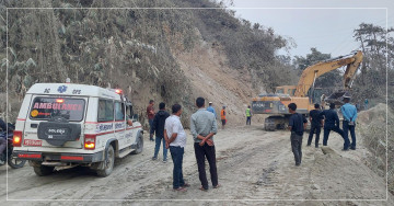 वर्षाले नारायणघाट-बुटवल खण्ड पूर्ण रूपमा अवरुद्ध, वैकल्पिक सडक प्रयोग गर्न प्रहरीको आग्रह