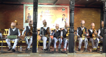 फल्चामा गुञ्जिए नारायणगोपाल र झलकमानका गीत