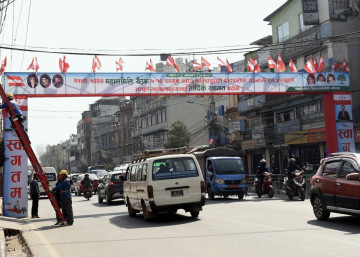कांग्रेसको महासमिति सदस्य ओसार्न २० वटा बस 
