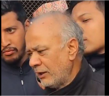 पेरिसडाँडा बैठकबाट बाहिरिँदै रघुजीले भने : प्रचण्ड-ओली मिलेर एकता जोगाउने सम्भावना खोज्नु राम्रो