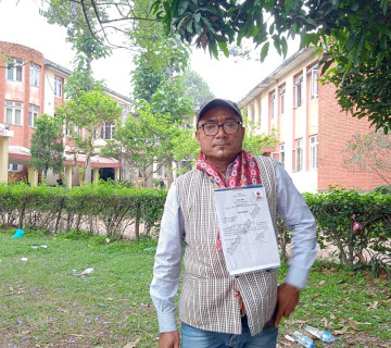 कांग्रेसले टिकट नदिएपछि स्वतन्त्र उठेका उनले कांग्रेसलाई नै तेब्बर बढी मतले हराइदिए