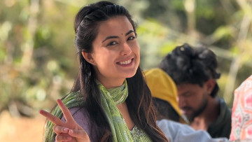 छायाँकनको क्रममा बसभित्र कपडा फेर्नुपर्छ, यो कुनै पनि कलाकारका लागि सहज कुरा होइन: नीति शाह