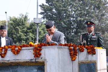 प्रधानमन्त्री ओलीद्वारा शहीद स्मारक र शहीद गेटमा पुष्पहार अर्पण