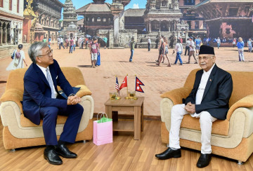 नेपाल भ्रमणमा रहेका अमेरिकी सहायकमन्त्री लु र ओलीबीच भेटवार्ता